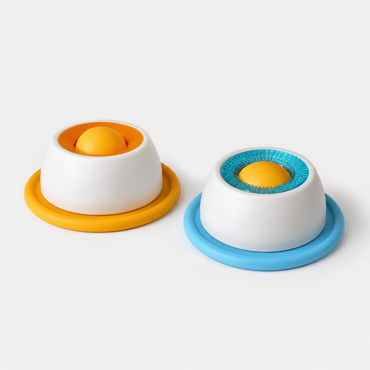 Bol à lécher pour chien et chat ChoupiZoo présenté en deux coloris, jaune et bleu, pour friandises et alimentation lente.