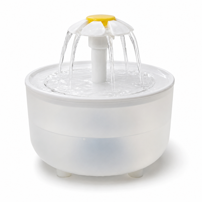 Photo produit de la fontaine à eau Daisy blanche et jaune avec jets d’eau visibles sur fond clair.